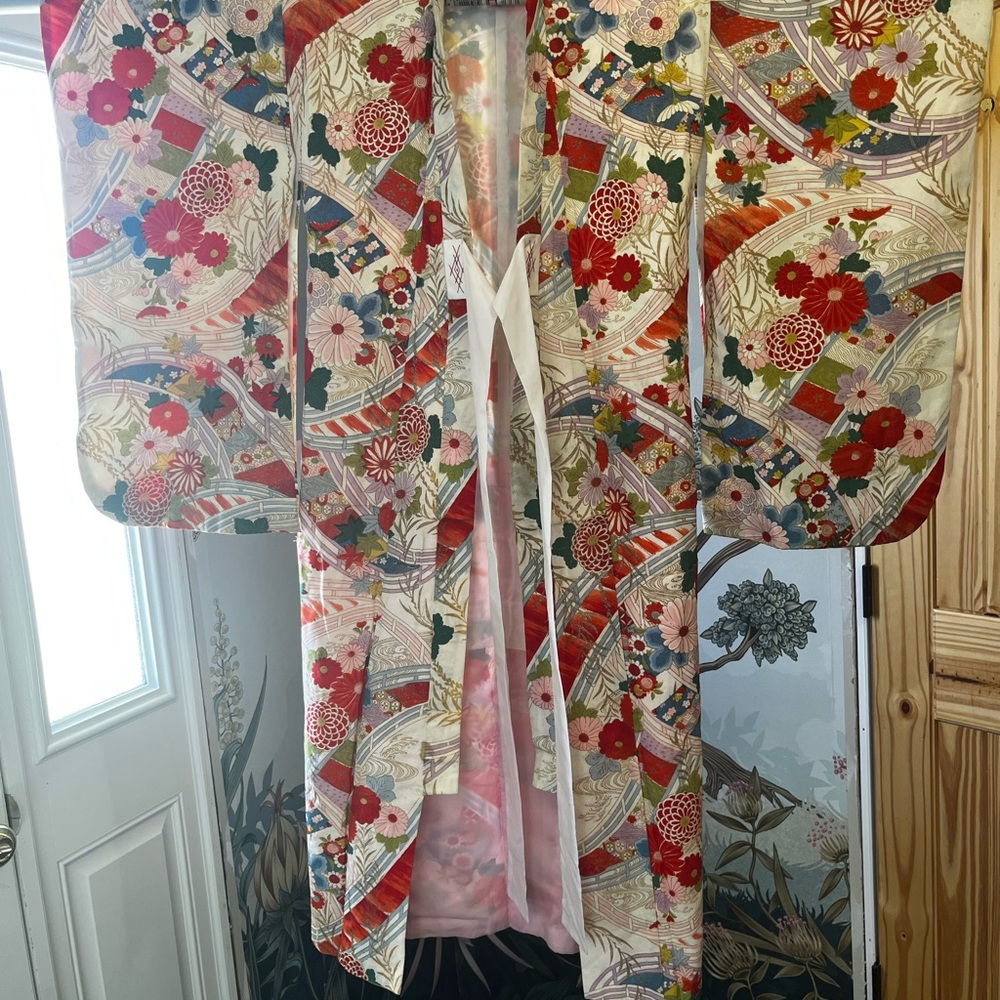 Floral Vintage Japanese Kimono- damage/old seams/ thread